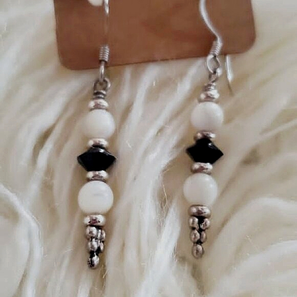 4/20💃Dangle Pearls Earrings 🌴
